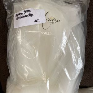 NWT Maritza Ivory Tulle Cathedral Length One Tier Veil